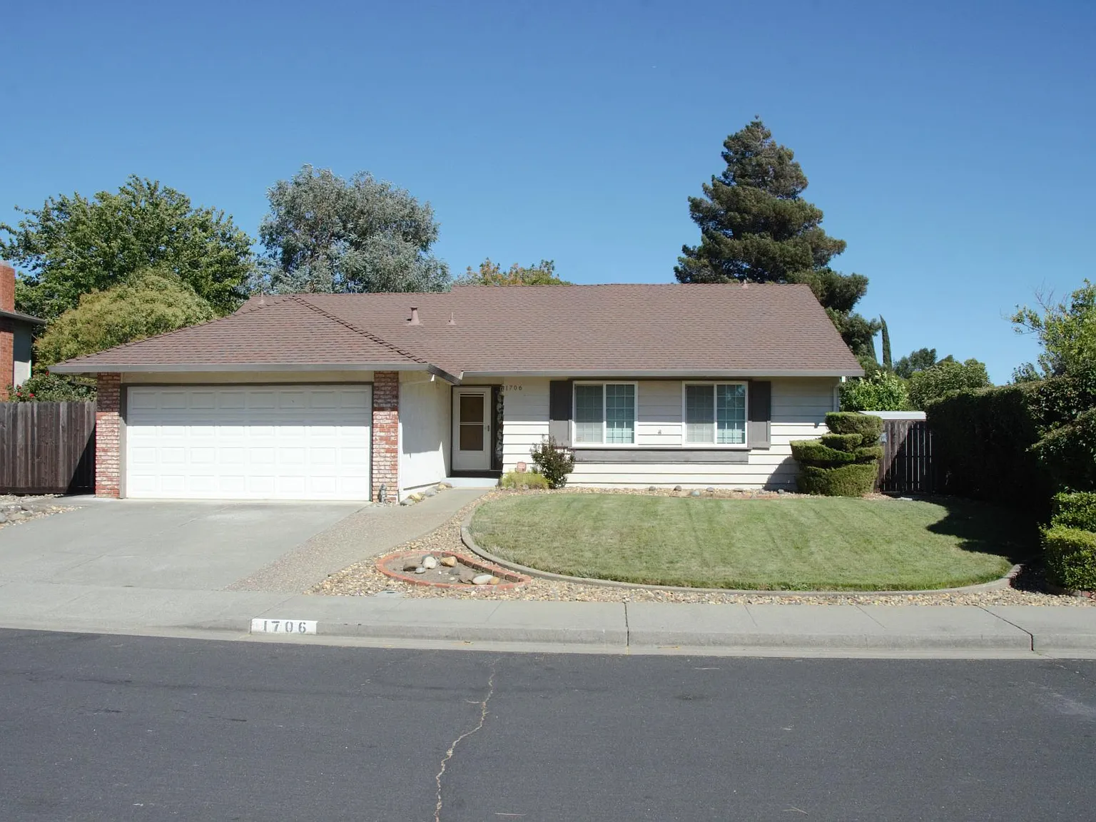 3 bed, 1471 sqft, $3,300 — Photo 2