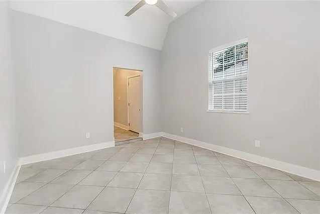 2211 Magnolia St — Photo 7