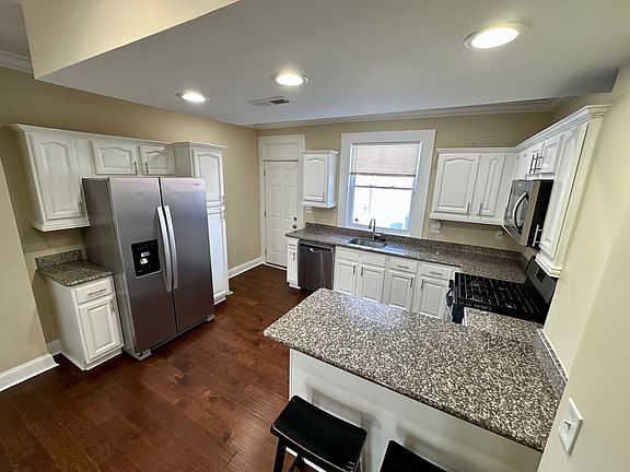 4th image of 406 Ilchester Ave