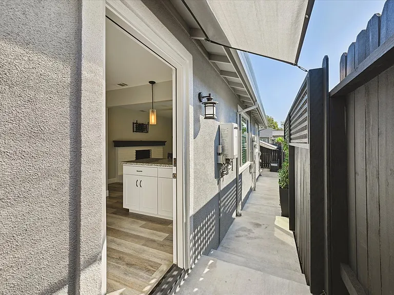 205 Grove St — Photo 36