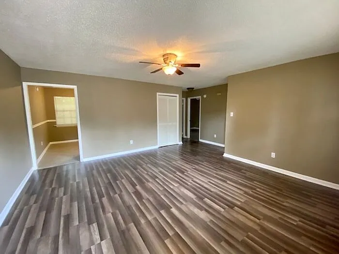 11824 E Gateway Dr SE #B — Photo 7