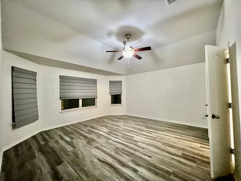 1429 Freesia Dr — Photo 7