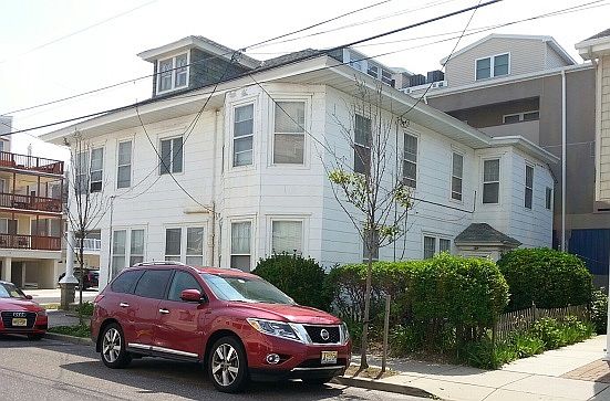 2nd image of 18 42nd St
