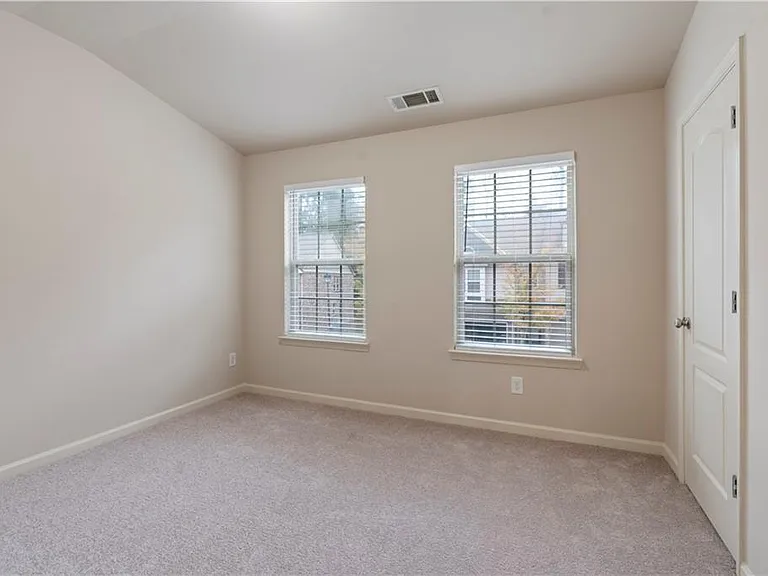 3879 Brockenhurst Dr — Photo 13