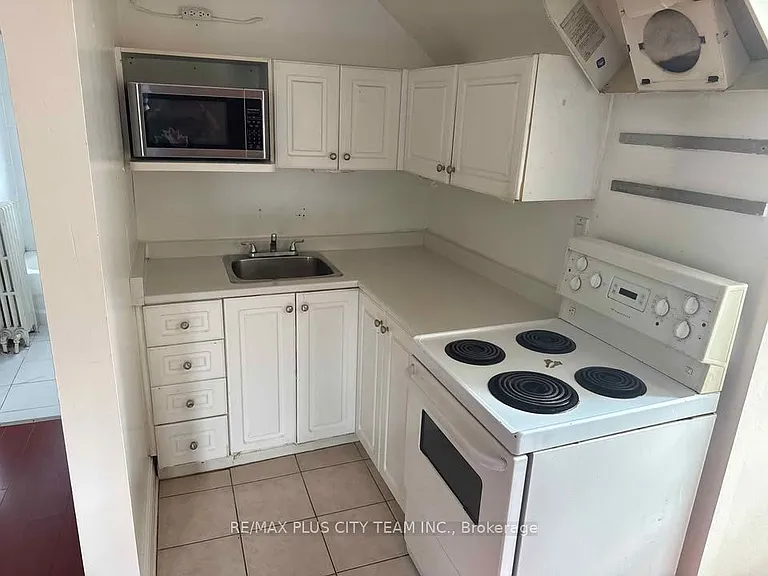 1745 Bathurst St #3 — Photo 7