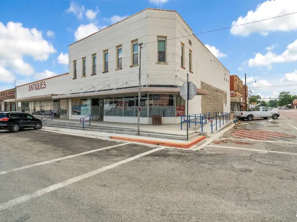 200/202 S Commercial Ave, Coleman, TX 76834