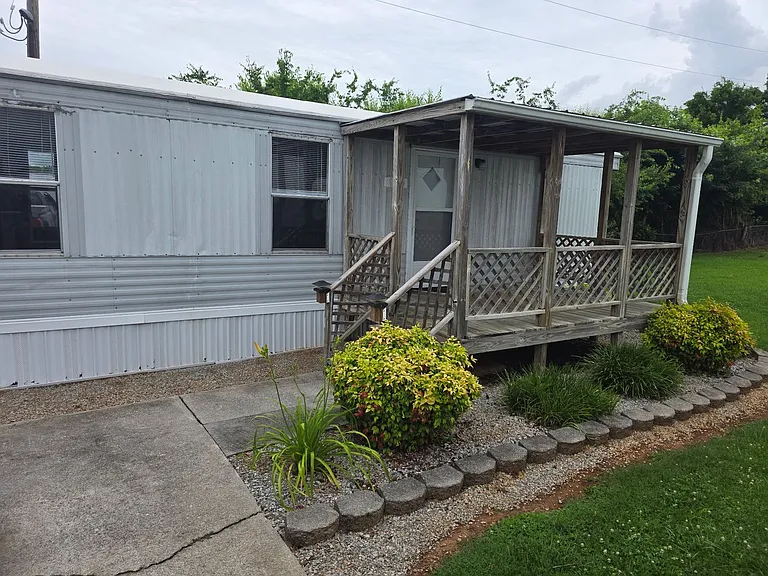 120 Juneau Way — Photo 2