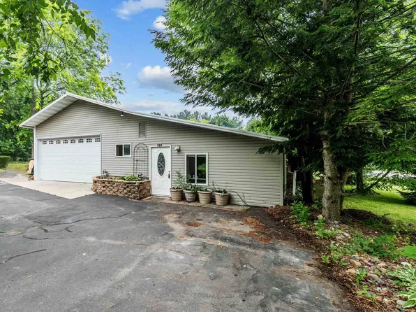 589 Sacramento St, Berlin, WI 54923