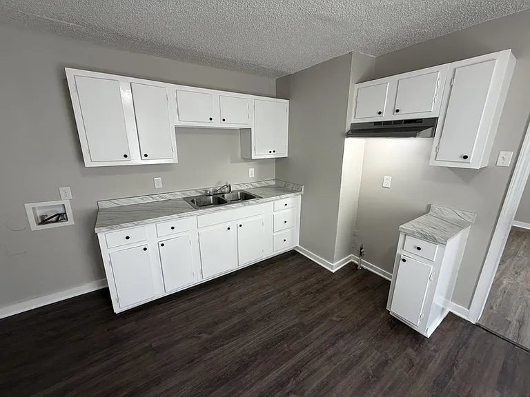 2156 Ethlyn Ave — Photo 7