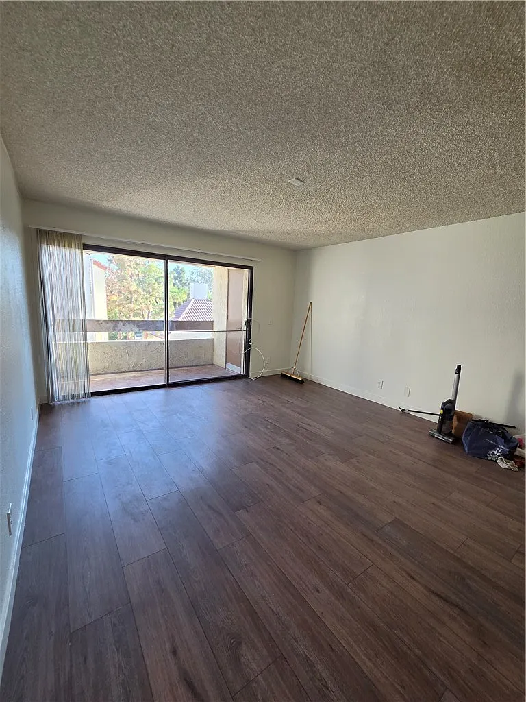 600 W 3rd St — Photo 2