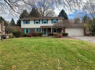 18 Ambleside Dr, Fairport, NY 14450