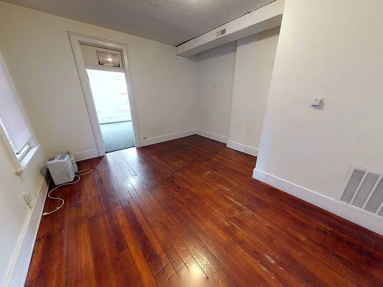 2431 Vine St — Photo 6