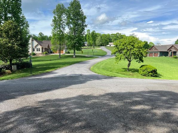 41 Meadow Brooke Dr, Young Harris, GA 30582