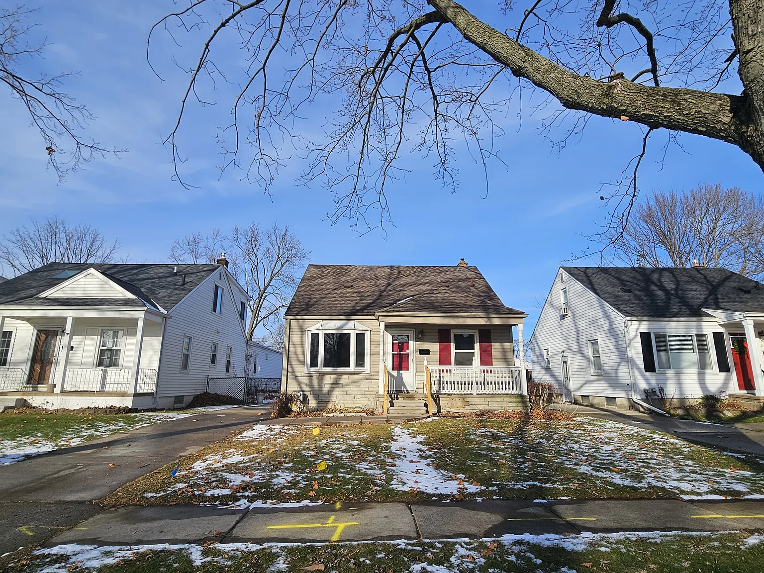 3 bed, 1024 sqft, $2,000 — Photo 1