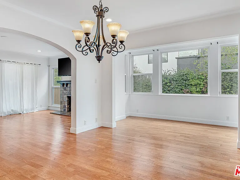 409 N Kilkea Dr — Photo 11