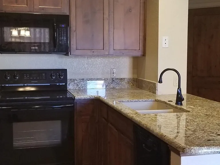 1650 Smoketree Ave S #157 — Photo 1