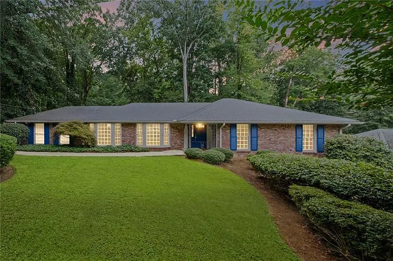 6 bed, 4.5 bath, 2246 sqft, $5,400 — Photo 2