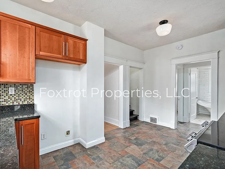 1609 E Cherry St — Photo 8