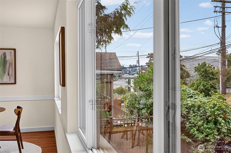2nd image of 4042 5th Avenue NE