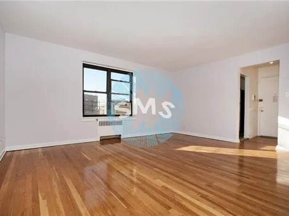 2705 Kings Highway image 1 of 6