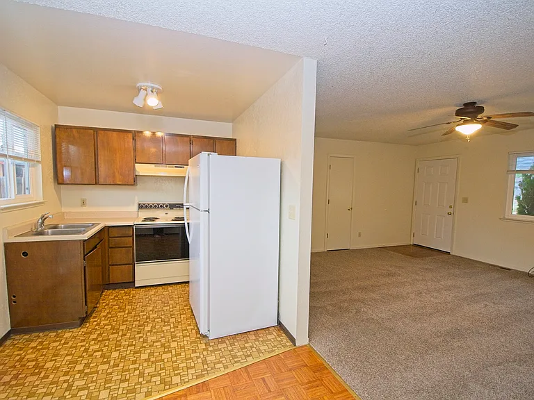 1600 E Long St #4 — Photo 4