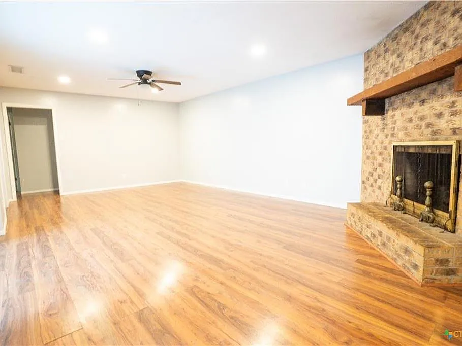 1207 Wales Drive — Photo 3