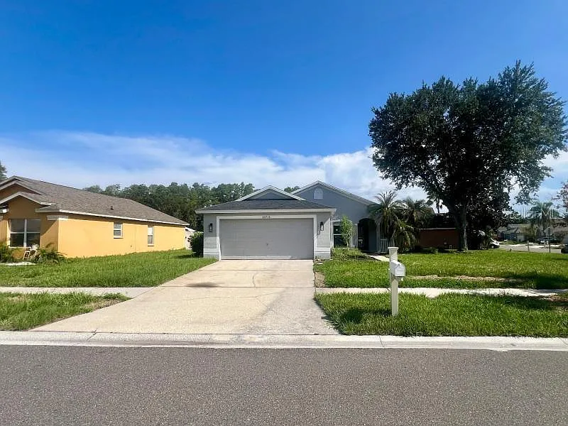 3 bed, 2.0 bath, 1412 sqft, $2,400 — Photo 1