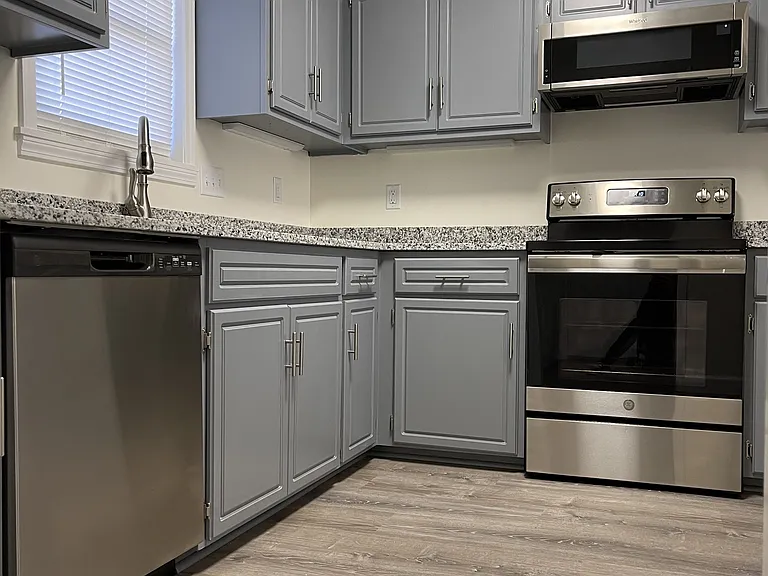 1033 Forest Hills Ln #C — Photo 2