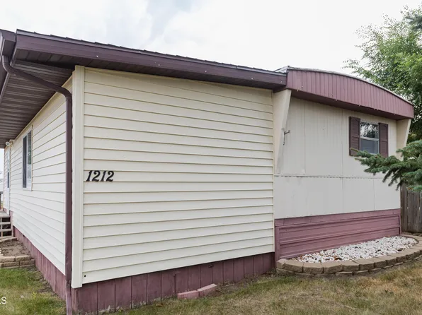 1212 7th Ave SE, Mandan, ND 58554