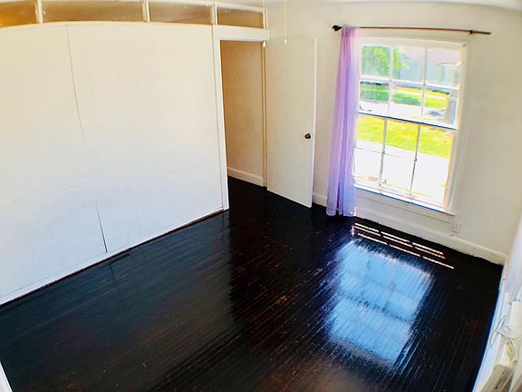 5th image of 1836 Rivercrest St