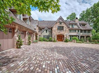 646 Pinnacle Mountain Rd, Zirconia, NC 28790