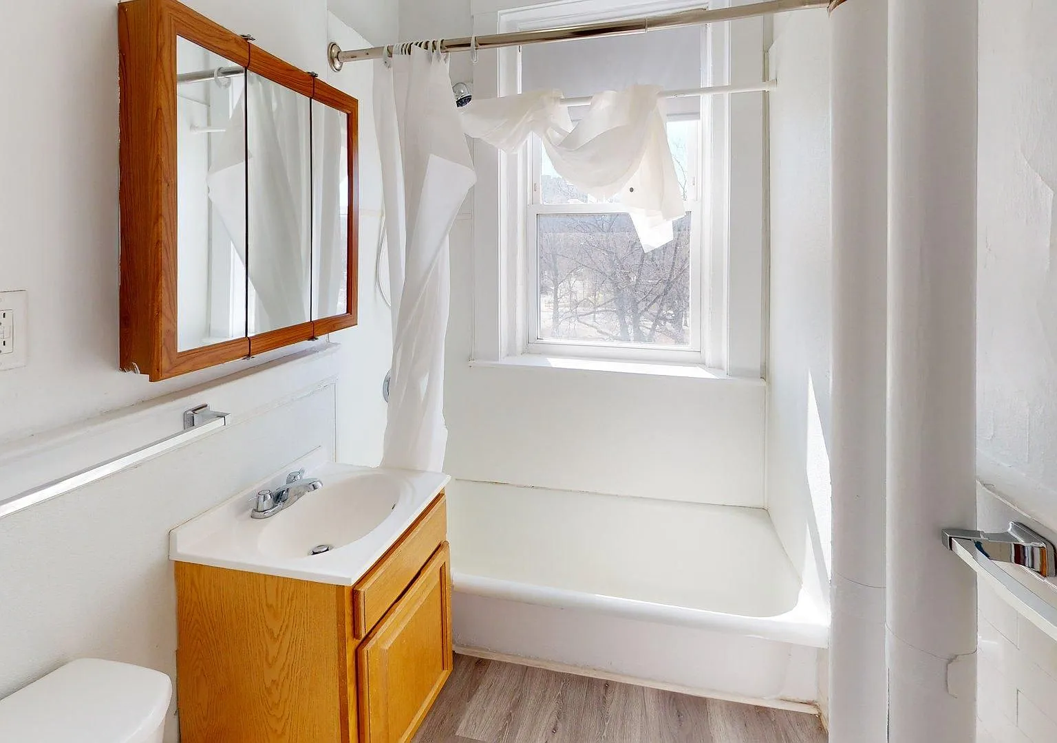 1 bed, $2,400 — Photo 4