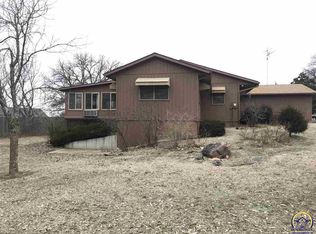 6325 Ridge View Dr, Ozawkie, KS 66070