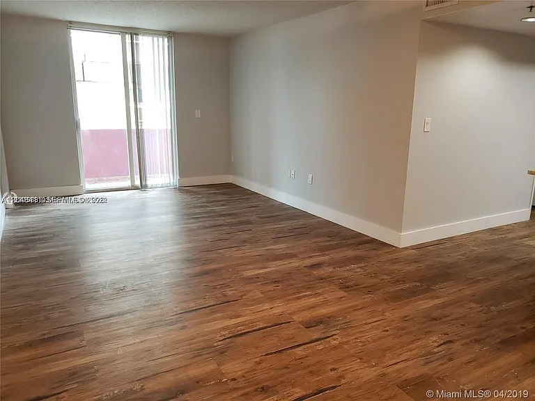 104 SW 9th St #304 — Photo 8