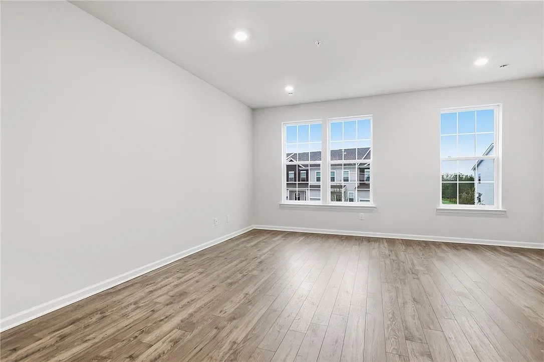 3 bed, 2.5 bath, 2208 sqft, $3,100 — Photo 4