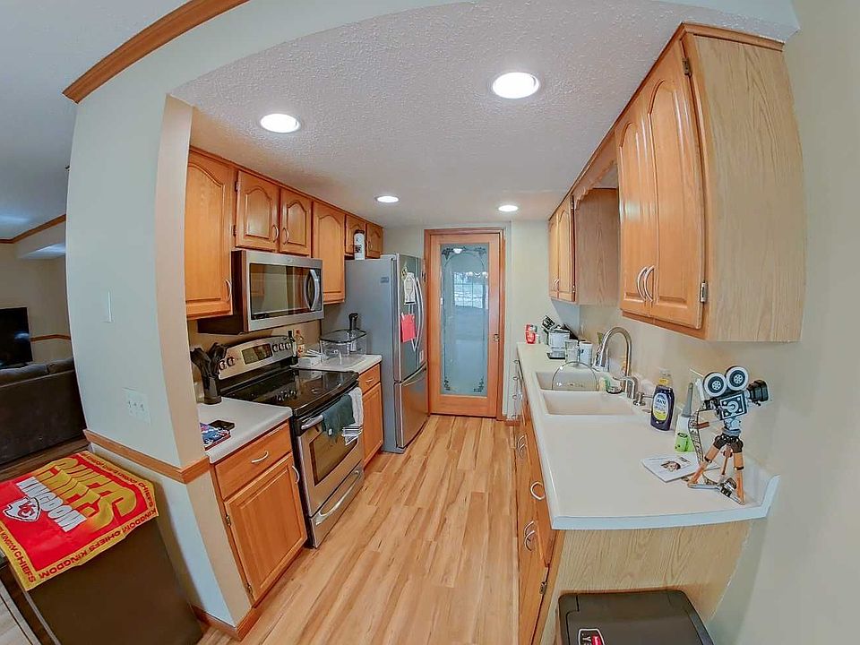 1st image of 3718 Everett Dr