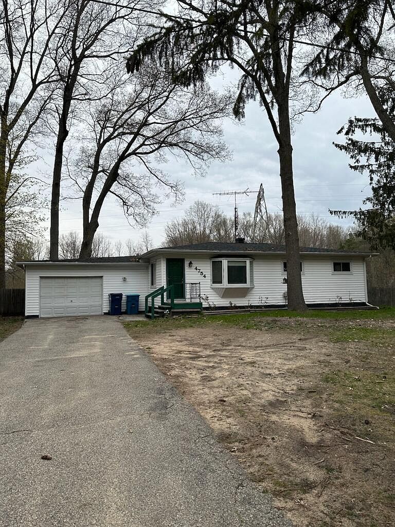 4754 Heights Ravenna Rd, Fruitport, MI 49415 Zillow