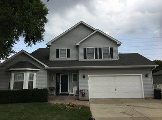 140 S Glenbrook Trl, McHenry, IL 60050