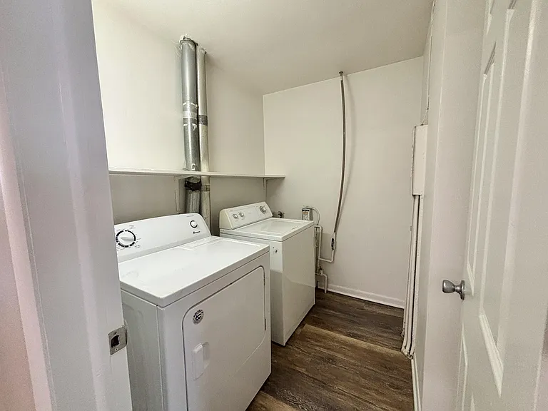 Town's Edge Apartments — Photo 15