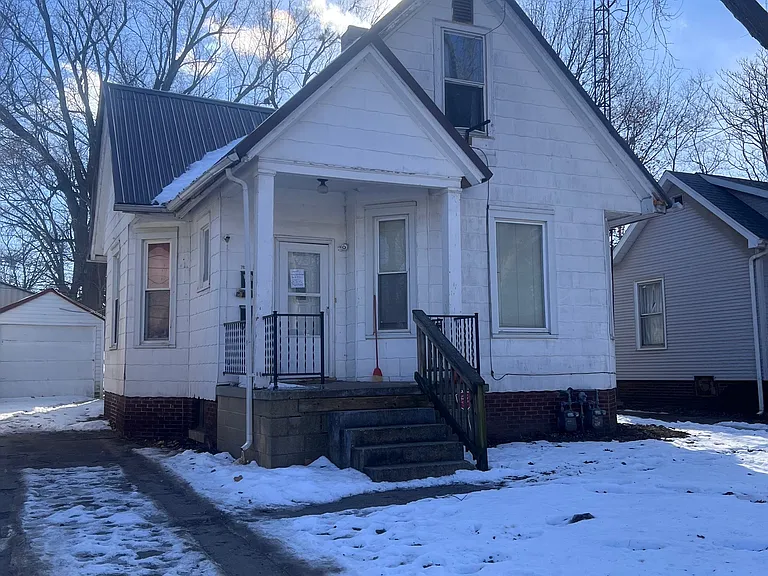 702 W Miller St #2 — Photo 2