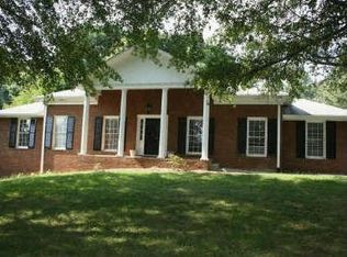 590 Riverside Rd, Roswell, GA 30075