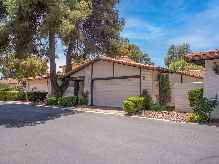 2204 Plaza Del Robles — Photo 35