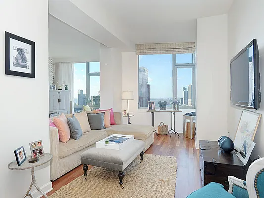 Sold by Sotheby's International Realty | media 13