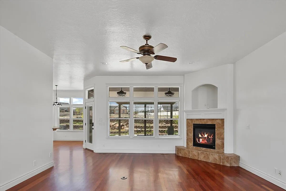 3 bed, 2109 sqft, $2,650 — Photo 4