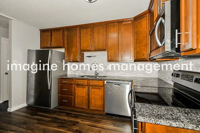 2717 Greenleaf Dr — Photo 5