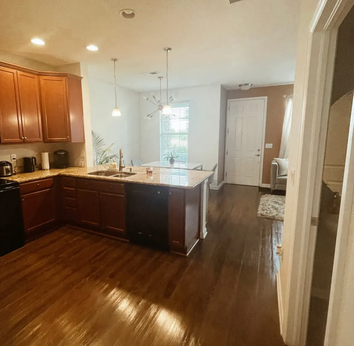 3 bed, 2.5 bath, 1472 sqft, $2,700 — Photo 3