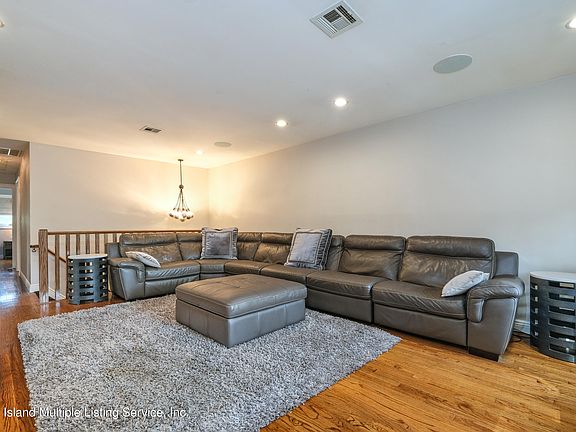 4th image of 46 Elias Pl