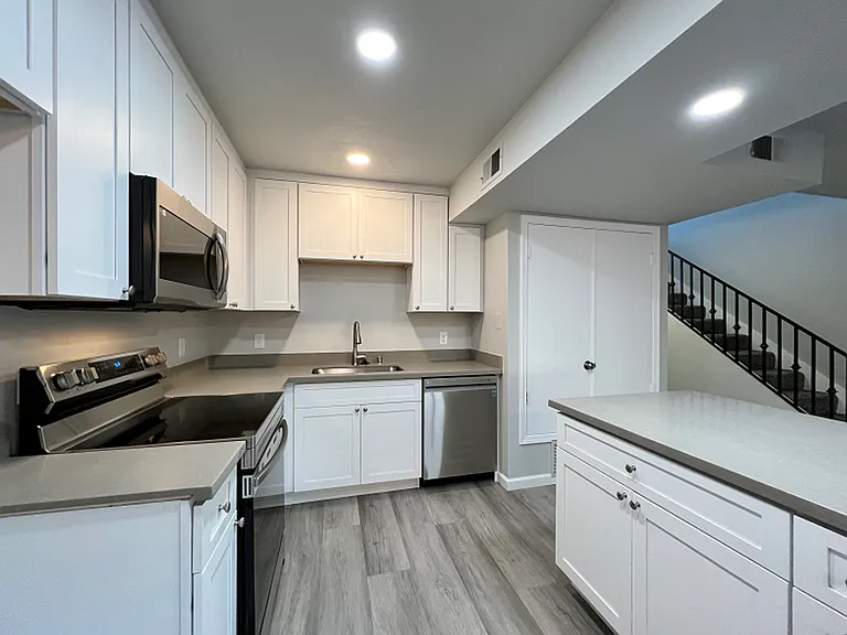 Adobe Creek Apartments — Photo 10