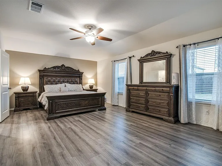 1829 Strongbark Dr — Photo 11