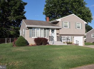 12 Phaeton Dr, Hamilton, NJ 08690